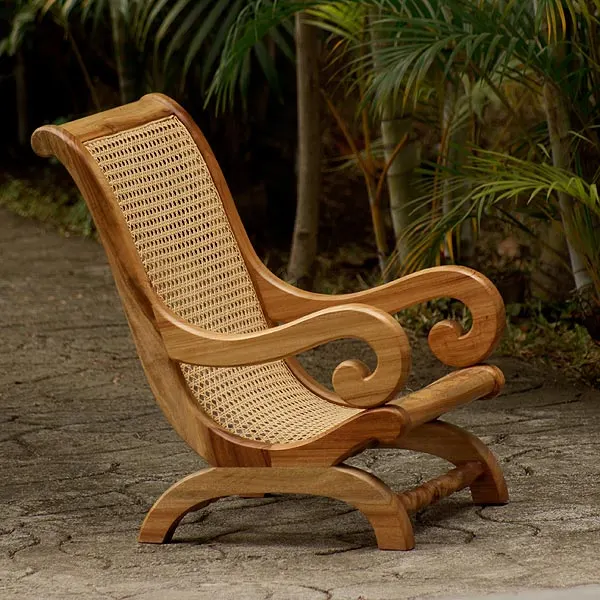 Petit fauteuil créole en camphre