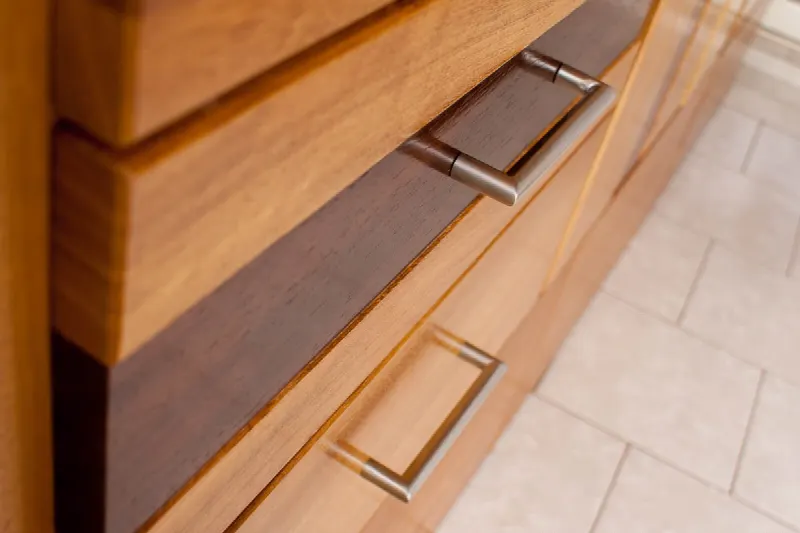 Dressing en iroko et palissandre de Madagascar