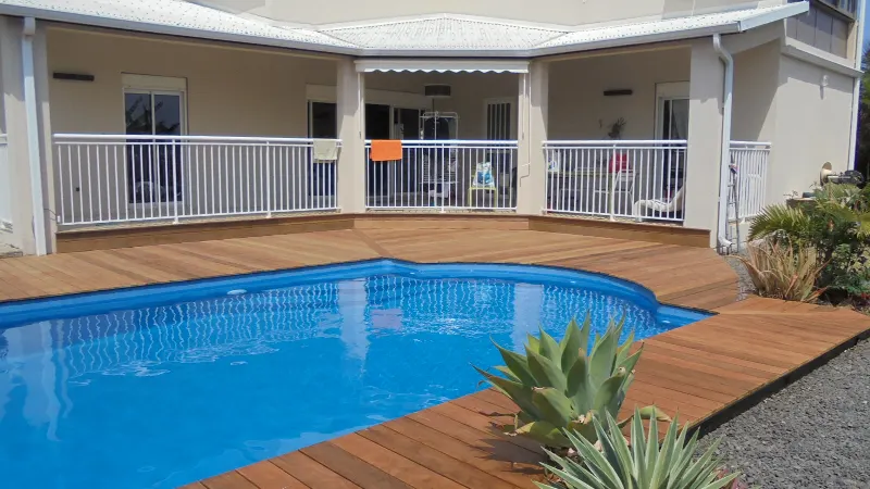 Terrasse de piscine