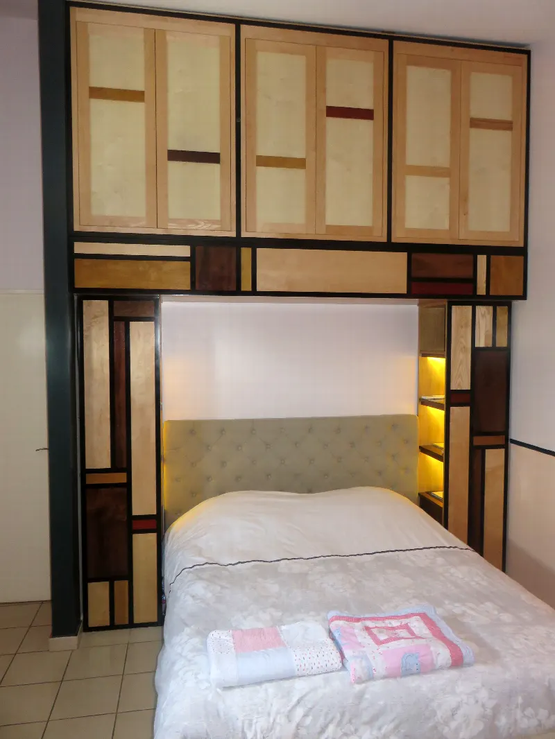 Placard de chambre façon Mondrian