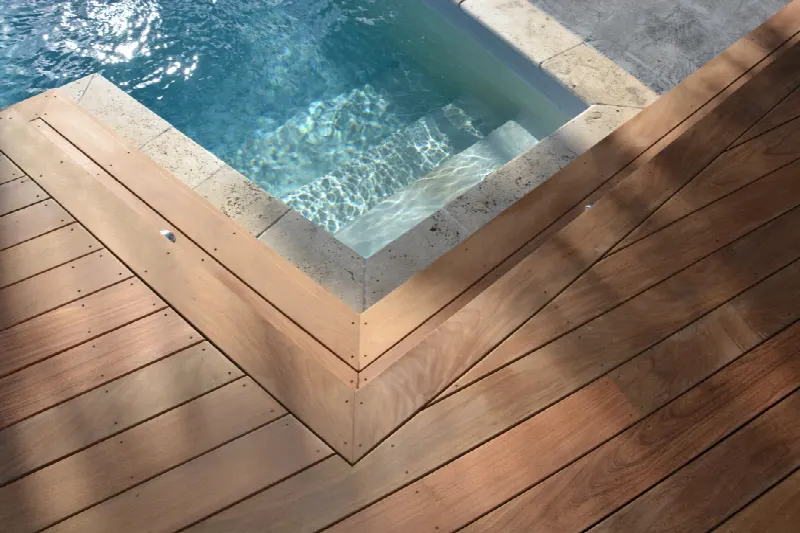 Terrasse de piscine avec LED